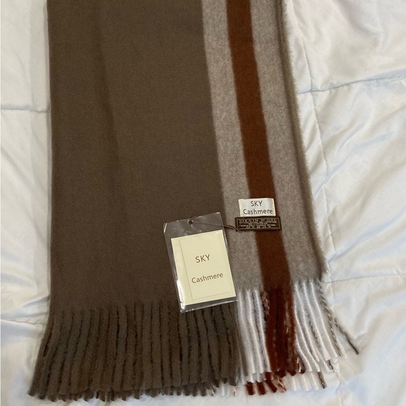 SKY Cashmere 100% Virgin Wool Scarf - Picture 3 of 3